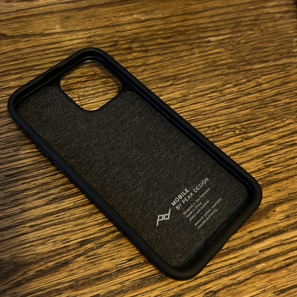 iPhone 13 phone case with magnetic card holder - Picture 2 of 4